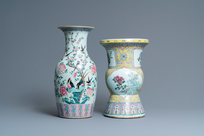 Twee Chinese famille rose vazen, 19e eeuw