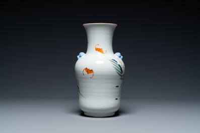 A Chinese famille rose vase, Tongzhi mark, 19/20th C.