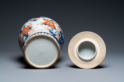 A Chinese Imari-style vase and cover, Kangxi