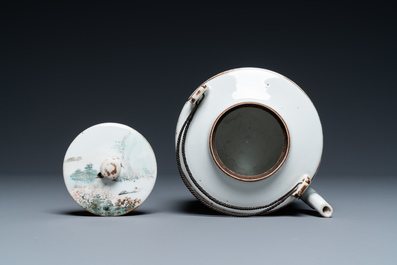 A Chinese qianjiang cai teapot and cover, 19/20th C.