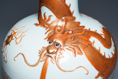A Chinese famille verte 'tianqiu ping' vase with a dragon and carps, Qianlong mark, 19th C.