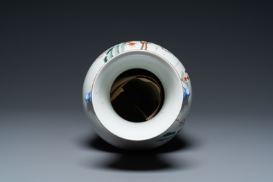 A Chinese famille rose vase, Tongzhi mark, 19/20th C.