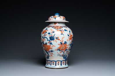 A Chinese Imari-style vase and cover, Kangxi