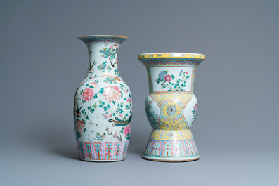 Twee Chinese famille rose vazen, 19e eeuw
