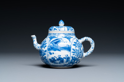 A Chinese blue and white teapot and cover, Kangxi