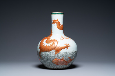 A Chinese famille verte 'tianqiu ping' vase with a dragon and carps, Qianlong mark, 19th C.
