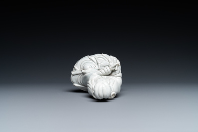 Een Chinese Dehua blanc de Chine figuur van Guanyin, 19/20e eeuw