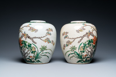 A pair of Chinese famille verte crackle-glazed jars, 19th C.