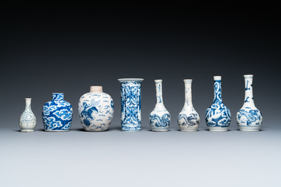 Veertien Chinese blauw-witte vazen, 18/20e eeuw