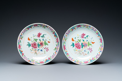 Zes Chinese famille rose borden met hanen en florale decors, Qianlong