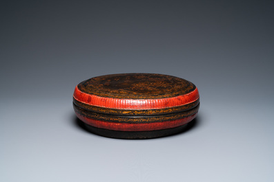 A large Chinese lacquered box and cover for the Vietnamese market, 18/19th C.