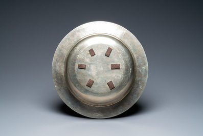 A Chinese paktong metal 'dragon' bowl and a rectangular box and cover, 19/20th C.