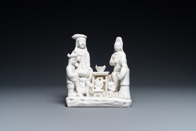 Een Chinese Dehua blanc de Chine groep van een Nederlands gezin, Kangxi