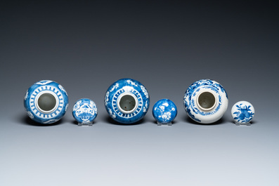 Veertien Chinese blauw-witte vazen, 18/20e eeuw