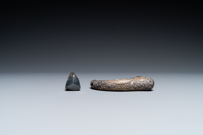 Une poign&eacute;e de parasol et une de canne en argent dor&eacute;, marque 'VINH SADEC', Vietnam, 19&egrave;me