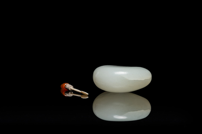 Une tabati&egrave;re en jade blanche, Chine, Qing