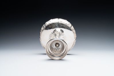 Un tazza au carpe dragon en argent, Chine, 19/20&egrave;me