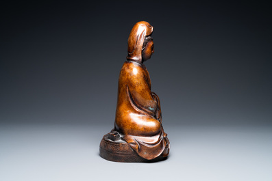Une figure de Guanyin en bronze incrust&eacute; d'argent, marque Shi Sou, 18/19&egrave;me