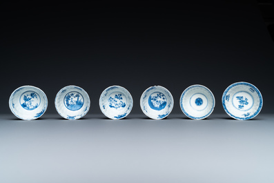 Drie&euml;ntwintig Chinese blauw-witte schotels en zeventien koppen, Kangxi