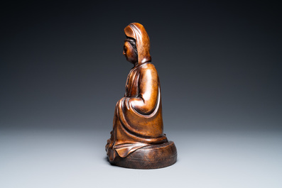 Une figure de Guanyin en bronze incrust&eacute; d'argent, marque Shi Sou, 18/19&egrave;me