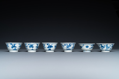 Drie&euml;ntwintig Chinese blauw-witte schotels en zeventien koppen, Kangxi