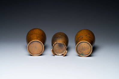 Trois vases en bronze incrust&eacute; d'argent et de cuivre, Japon, Meiji, 19&egrave;me