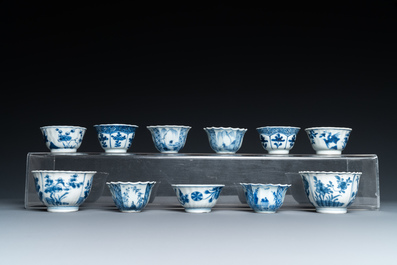 Drie&euml;ntwintig Chinese blauw-witte schotels en zeventien koppen, Kangxi