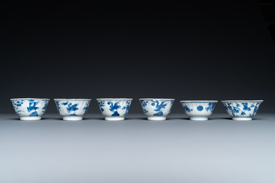 Drie&euml;ntwintig Chinese blauw-witte schotels en zeventien koppen, Kangxi