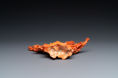 Un groupe figurant Guanyin en corail rouge sculpt&eacute;, Chine, 19/20&egrave;me