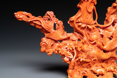 Un groupe figurant Guanyin en corail rouge sculpt&eacute;, Chine, 19/20&egrave;me