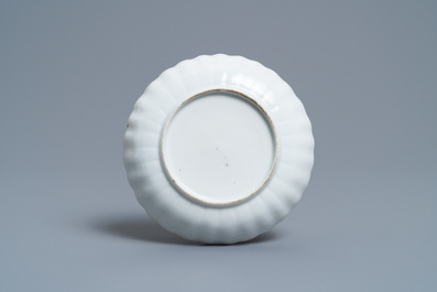 Une bo&icirc;te &agrave; th&eacute; en porcelaine de Chine famille rose et une tasse et soucoupe en grisaille, Yongzheng/Qianlong
