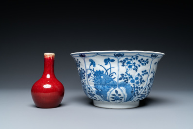 A Chinese famille rose dish, a blue and white bowl and a sang de boeuf vase, 19/20th C.