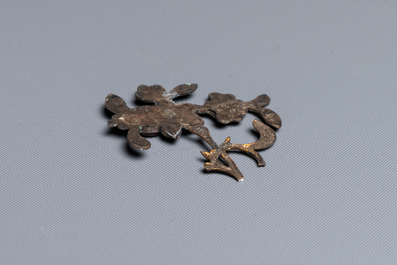 Rare coffret imp&eacute;rial en filigrane d'argent dor&eacute; et &eacute;maill&eacute; incrust&eacute; de pierres pr&eacute;cieuses, Chine, Qianlong
