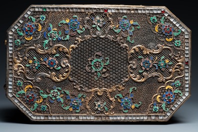 Rare coffret imp&eacute;rial en filigrane d'argent dor&eacute; et &eacute;maill&eacute; incrust&eacute; de pierres pr&eacute;cieuses, Chine, Qianlong