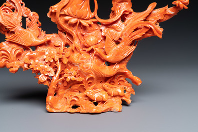 Un groupe figurant Guanyin en corail rouge sculpt&eacute;, Chine, 19/20&egrave;me