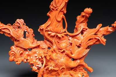 Un groupe figurant Guanyin en corail rouge sculpt&eacute;, Chine, 19/20&egrave;me