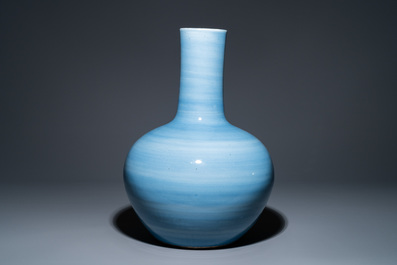 A large Chinese monochrome 'tianqiu ping' claire de lune vase, 19th C.