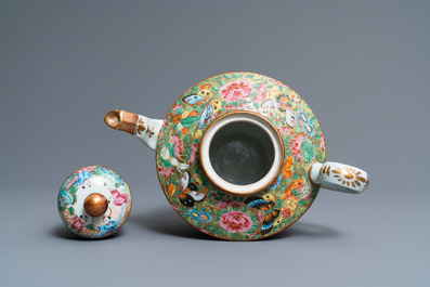 A Chinese Canton famille rose 18-piece tea service, 19th C.