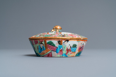 A Chinese Canton famille rose 18-piece tea service, 19th C.