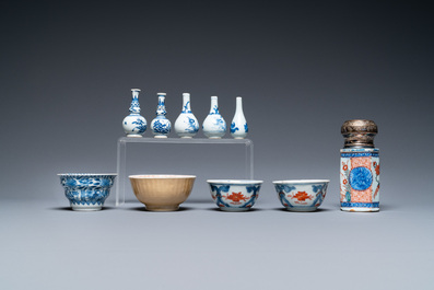 Une collection vari&eacute;e en porcelaine de Chine en bleu et blanc, famille rose et de style Imari, Kangxi/Qianlong