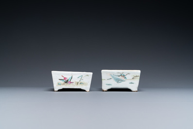 Een diverse collectie Chinees blauw-wit en famille rose porselein, 19/20e eeuw