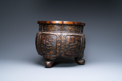 A Chinese hexafoil gold-splashed bronze jardini&egrave;re, 19/20th C.