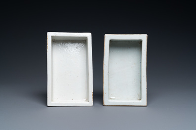 Een diverse collectie Chinees blauw-wit en famille rose porselein, 19/20e eeuw