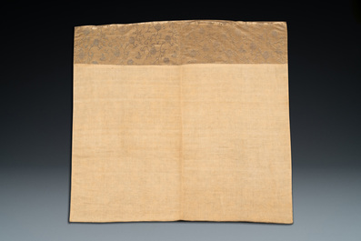 Un grand panneau en soie &agrave; d&eacute;cor de fleurs de lotus et de papillons, 19/20&egrave;me