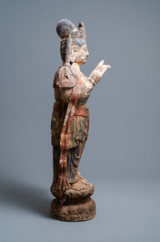 Een grote Chinese gepolychromeerde houten figuur van Guanyin, Qing/Republiek