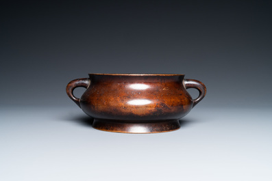 Een Chinese bronzen wierookbrander, Xuande merk, Kangxi