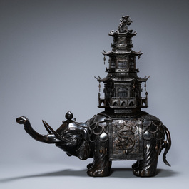 Un br&ucirc;le-parfum de taille monumentale en bronze en forme d'&eacute;l&eacute;phant, 'koro', Japon, Edo/Meiji, 19&egrave;me