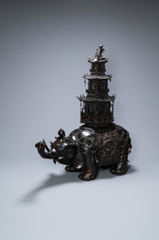 Un br&ucirc;le-parfum de taille monumentale en bronze en forme d'&eacute;l&eacute;phant, 'koro', Japon, Edo/Meiji, 19&egrave;me