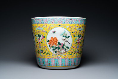 A Chinese famille rose jardini&egrave;re on wooden stand, 19th C.