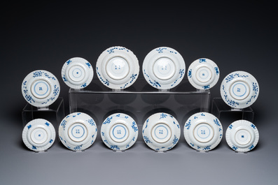 Twintig Chinese blauw-witte schotels en negentien koppen, Kangxi en later